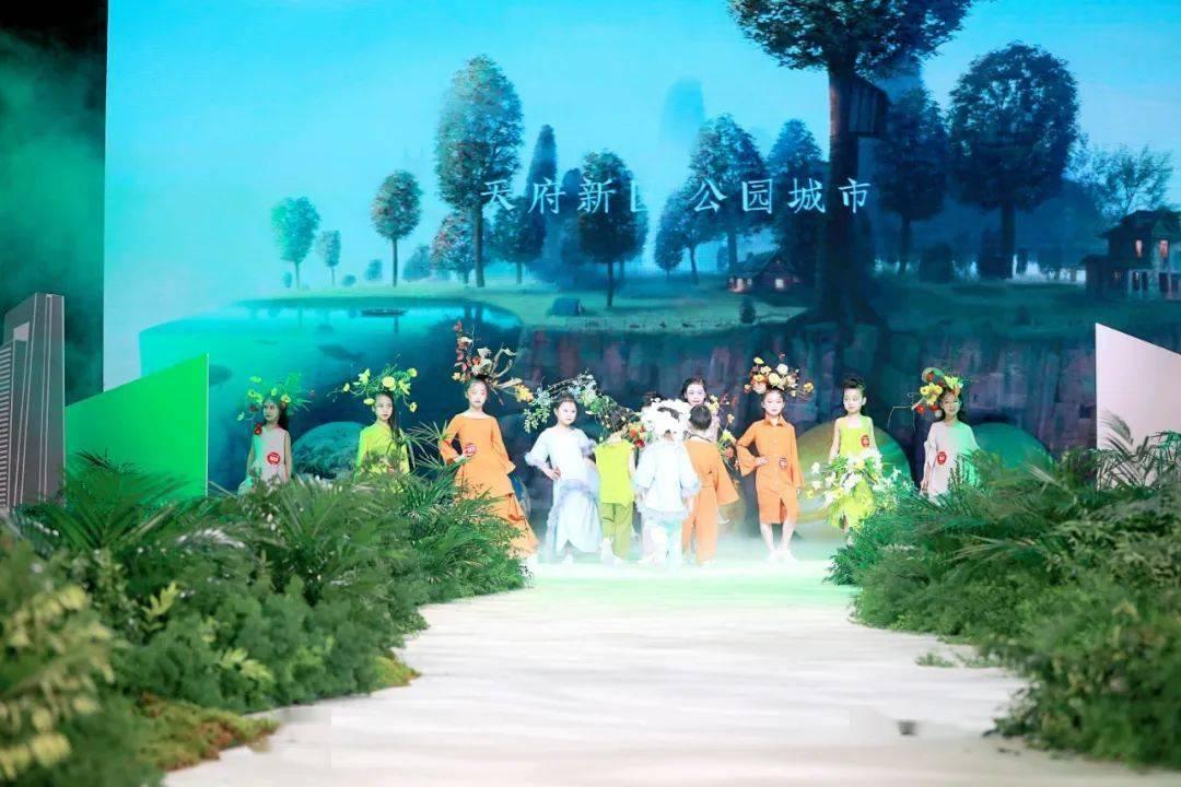 高清无水印!苹果发布龙年壁纸:iPhone、iPad组成五爪中国巨龙